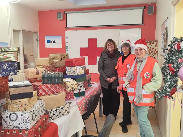2025 12 06 (École de Flogny-la-Chapelle) Boites de Noël