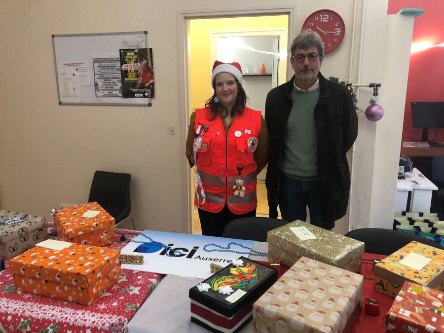 2025 12 06 (Éric Habrard, responsable des programmes) Boites de Noël