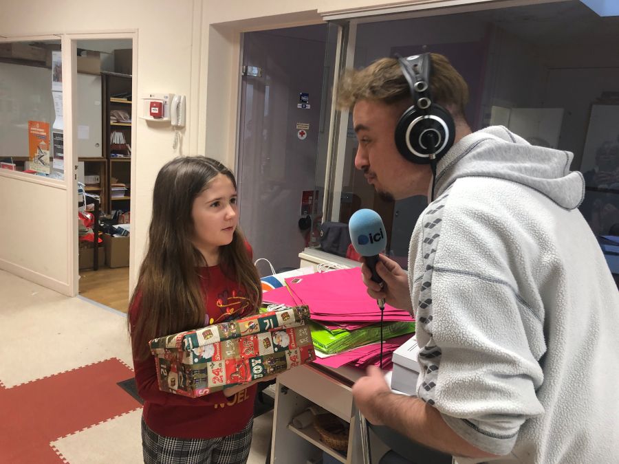 2025 12 06 (Une jeune donatrice) Boites de Noël